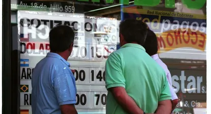 El dólar sigue en caída libre y se aleja de los $ 38 en el interbancario