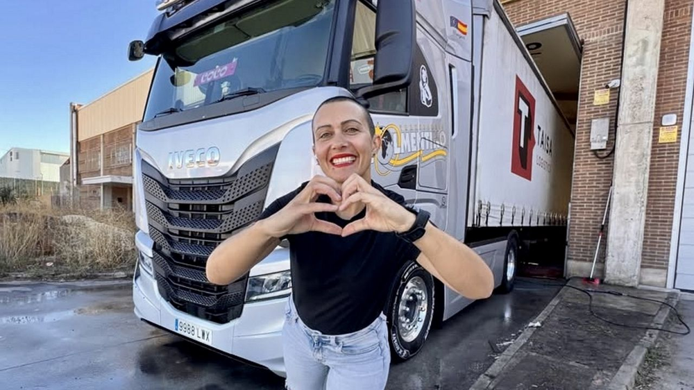 Oti Cabadas, la camionera influencer que revolucionó las carreteras.