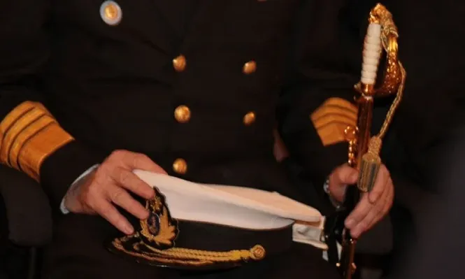 Larcebeau es un “ejemplo” y un “modelo a seguir” para tribunal de honor de la Armada