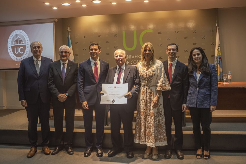 En sus palabras de agradecimiento, Alejandro Bulgheroni dedicó una mención especial a su esposa Bettina por su apoyo incondicional y a sus hijos, quienes, con su visión fresca de la vida, le inspiran a seguir adelante