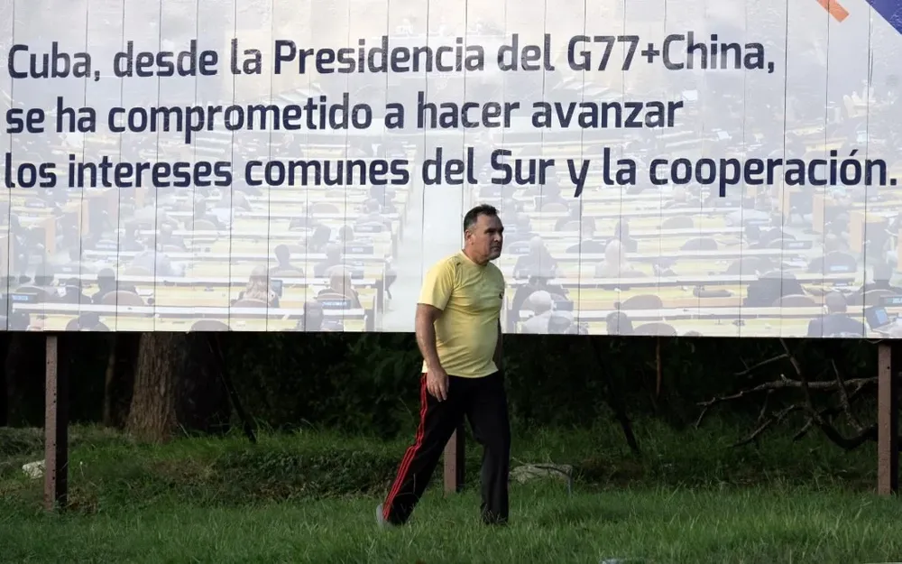Para Cuba, que atraviesa su peor crisis económica en tres décadas, la presencia de jefes de Estado y de gobierno de diferentes regiones del mundo representa una oportunidad para desplegar su capacidad diplomática.