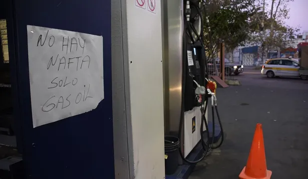 Varias estaciones en distintos punto del país se quedaron sin nafta o gasoil.