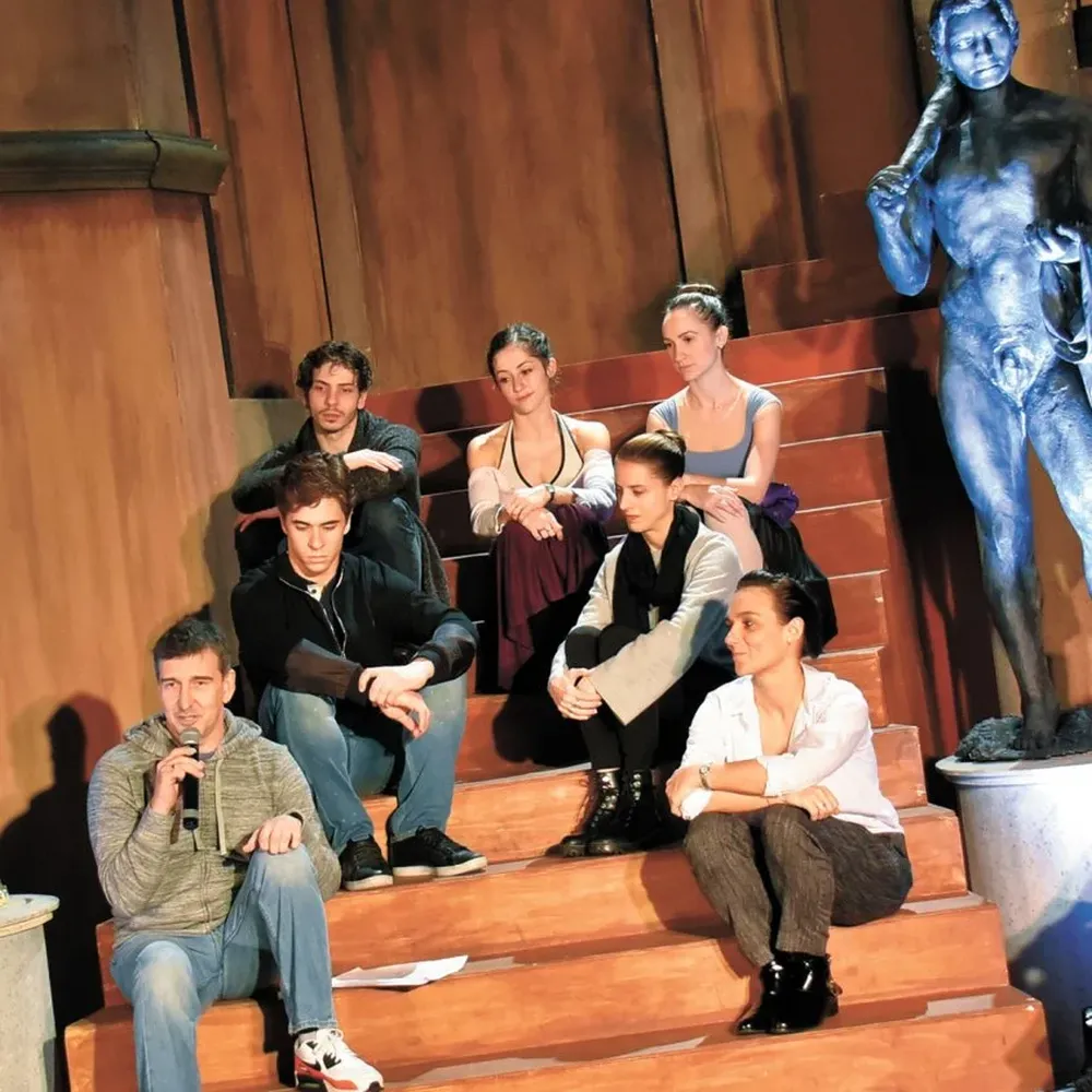 Julio Bocca y Sofía Sajac junto a los principales bailarines