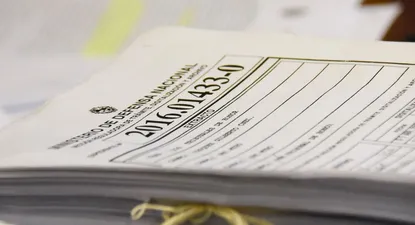 exfuncionaria de defensa dijo que ministro del fa ordeno destruccion de documentos