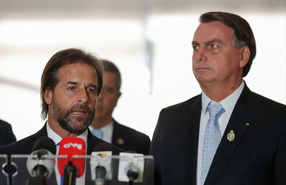 Los presidentes de Uruguay y Brasil, Luis Lacalle Pou y Jair Bolsonaro