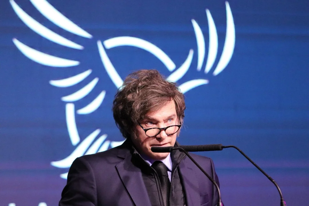 La victoria de Javier Milei en las elecciones legislativas refuerza su mandato y sus políticas de austeridad.