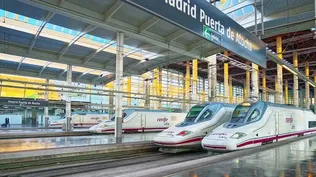 Trenes AVE en la estación Atocha