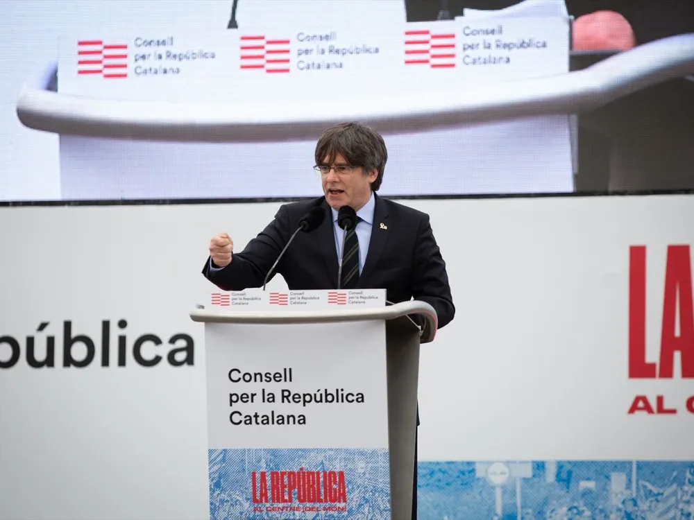 El expresidente de la Generalitat de Cataluña Carles Puigdemont interviene en el acto del Consell de la República en Perpiñán (Francia) a 29 de febrero de 2020