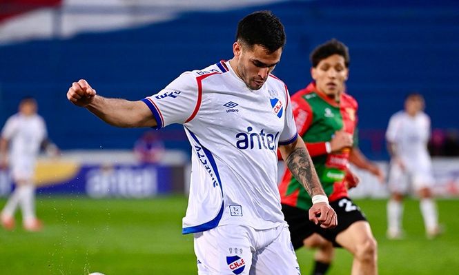 Maximiliano Gómez de Nacional ante Boston River por el Torneo Clausura