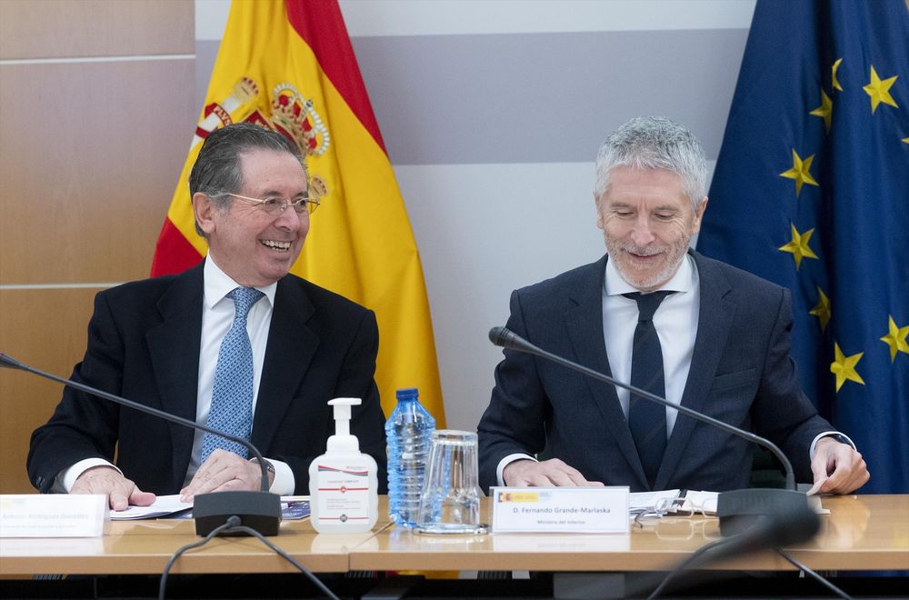 El director general de coordinación y estudios, José Antonio Rodríguez González, y el ministro del Interior, Fernando Grande-Marlaska. EUROPA PRESS&nbsp;