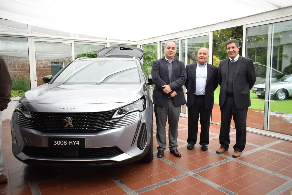 Santiago y Manuel Guelfi y José Luis Donagaray