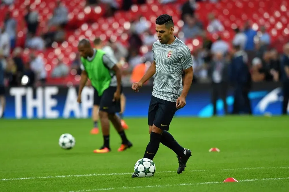 El delantero colombiano se pierde el partido de este sábado por el torneo francés.