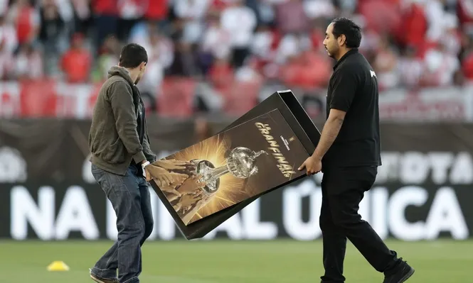 Conmebol se reúne con los presidentes de Boca y River