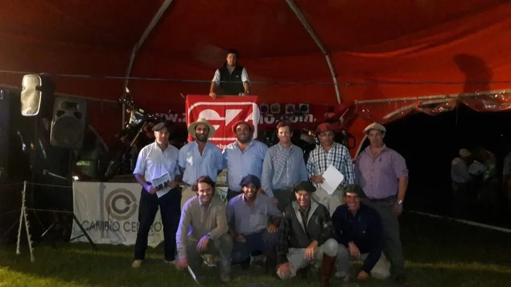 El equipo del escritorio Zambrano & Cía con los cabañeros