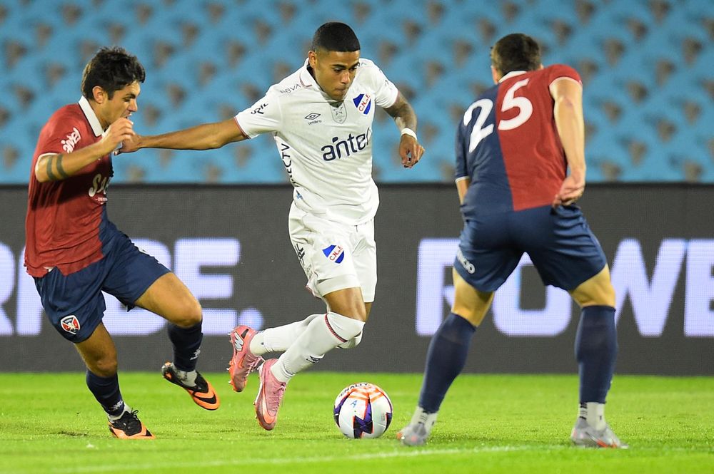 Tomás Moschión y Juan Cruz De los Santos en el último partido entre Albion y Nacional