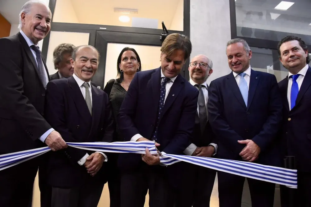 Lacalle Pou corta la cinta del Latin America Research Center de Harvard en el LATU