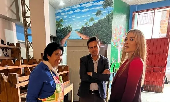 La humorista y novia del Presidente en Los Piletones