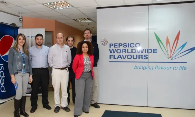 Rossana Mesa, Mario Maneyro, Mariano Fulgueiras, Diego Sánchez, Carlos Brinzoni y Julissa Reynoso.