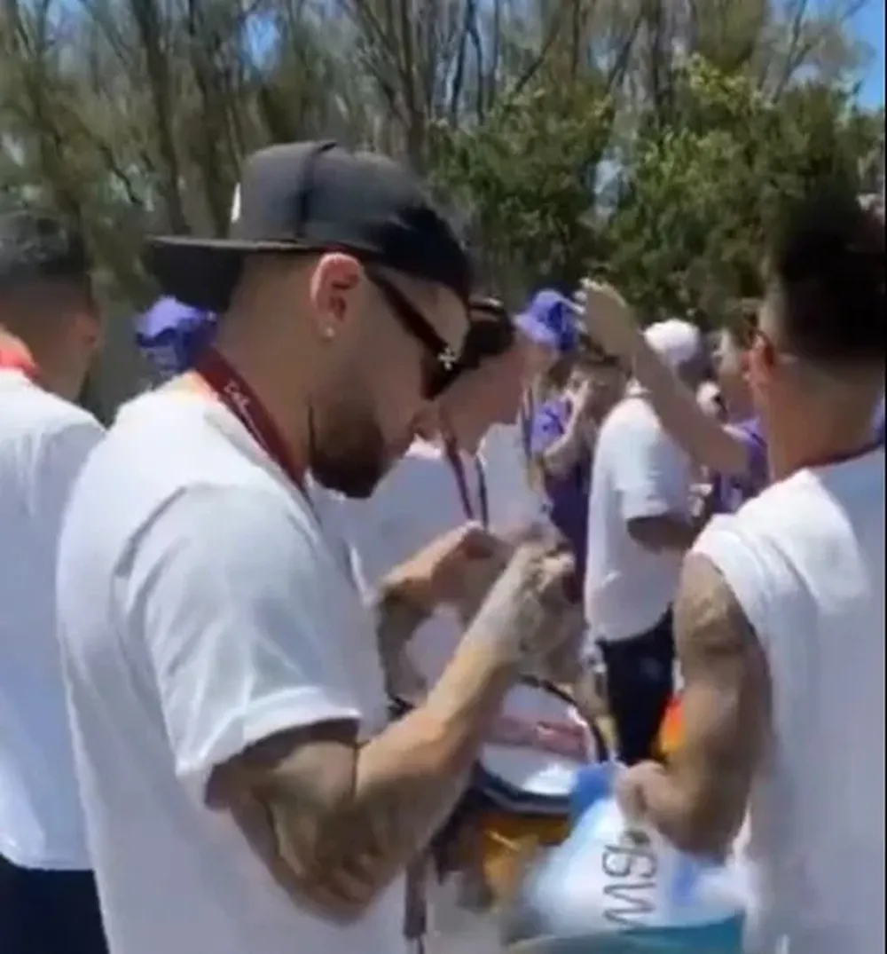 Nicolás Otamendi en el video que subió Rodrigo De Paul