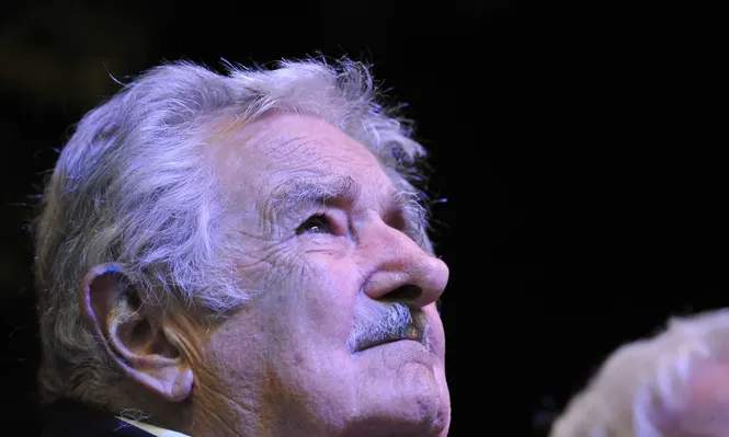 Mujica sobre el FA y el Ejército: Si lo escupo, más se lo estoy regalando al adversario