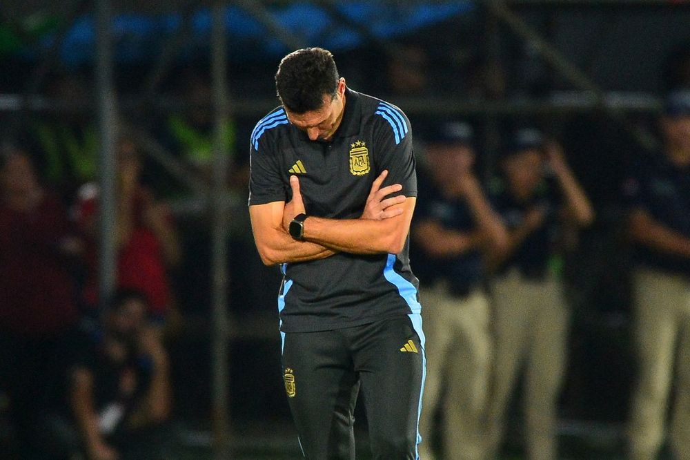 Lionel Scaloni en el partido Paraguay vs Argentina