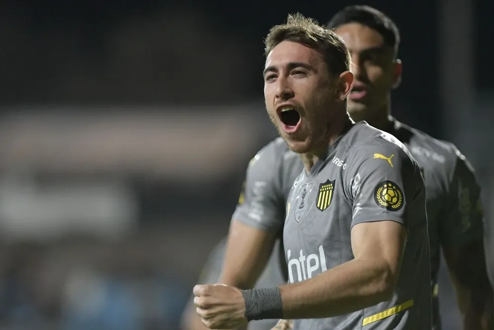 Yonathan Rak regresa al equipo titular