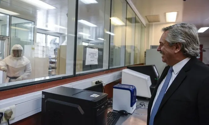 Argentina, entre el “impuesto a los ricos” y el tabú del recorte al empleo público