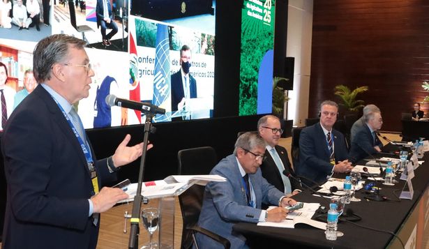 Agricultura - Manuel Otero, Director General del IICA, durante la presentación de su informe de gestión en la Conferencia de Ministros de Agricultura de las Américas 2025, en Brasilia, donde destacó la transformación del Instituto en un hub de innovación y cooperación agrícola para el continente.