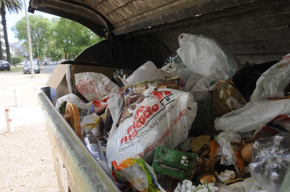 Contenedor de basura en Montevideo. Archivo