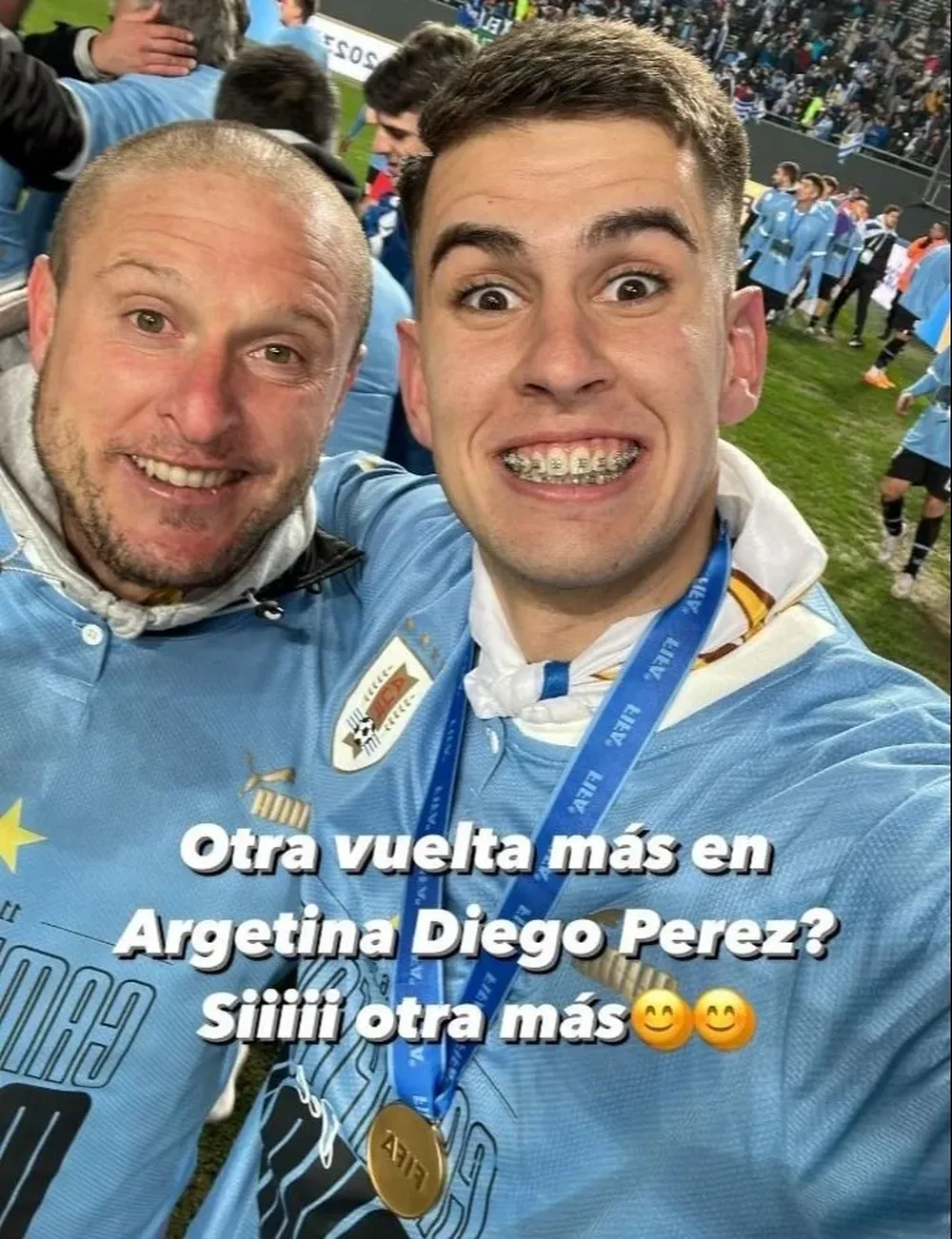 Randall Rodríguez celebró el título con el Ruso Diego Pérez en el campo de juego