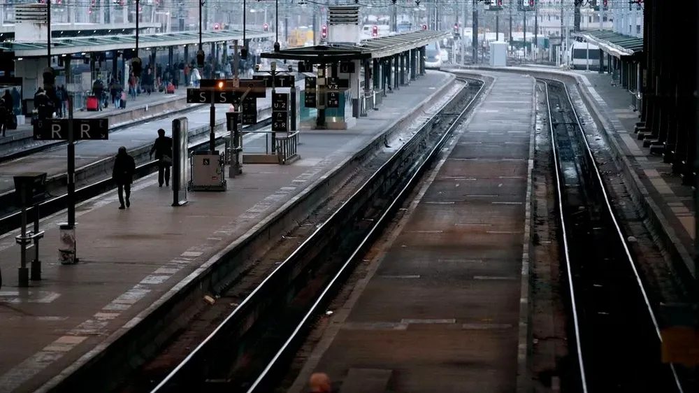 Estaciones ferroviarias alemanas vacías en un país habituado a moverse en tren.
