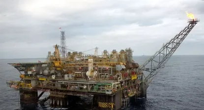 OPEP inicia recorte en producción petrolera y crudo responde al alza