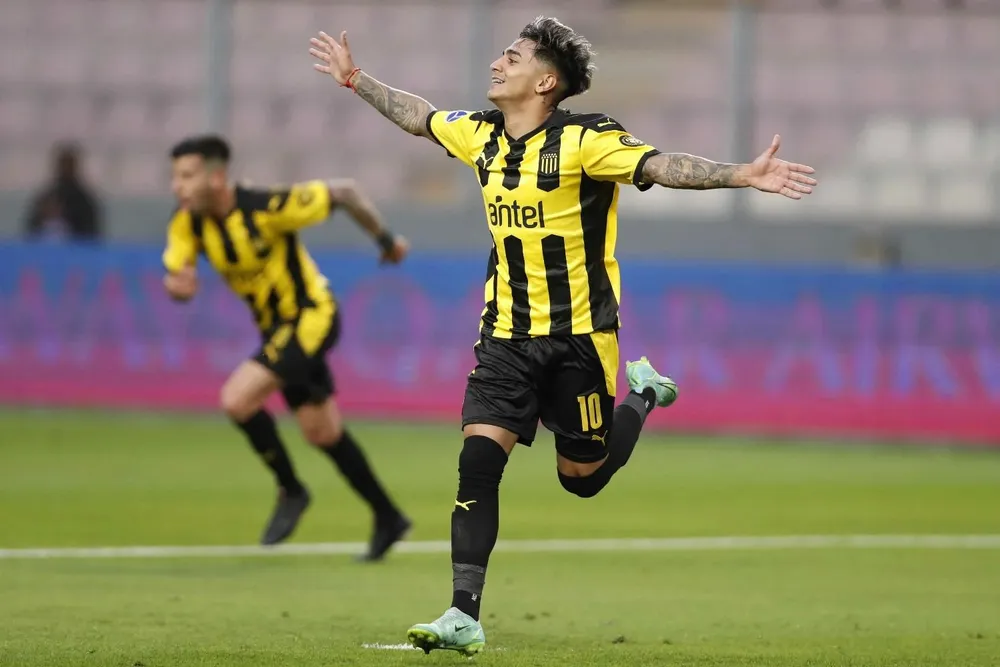 Torres celebrando su gol