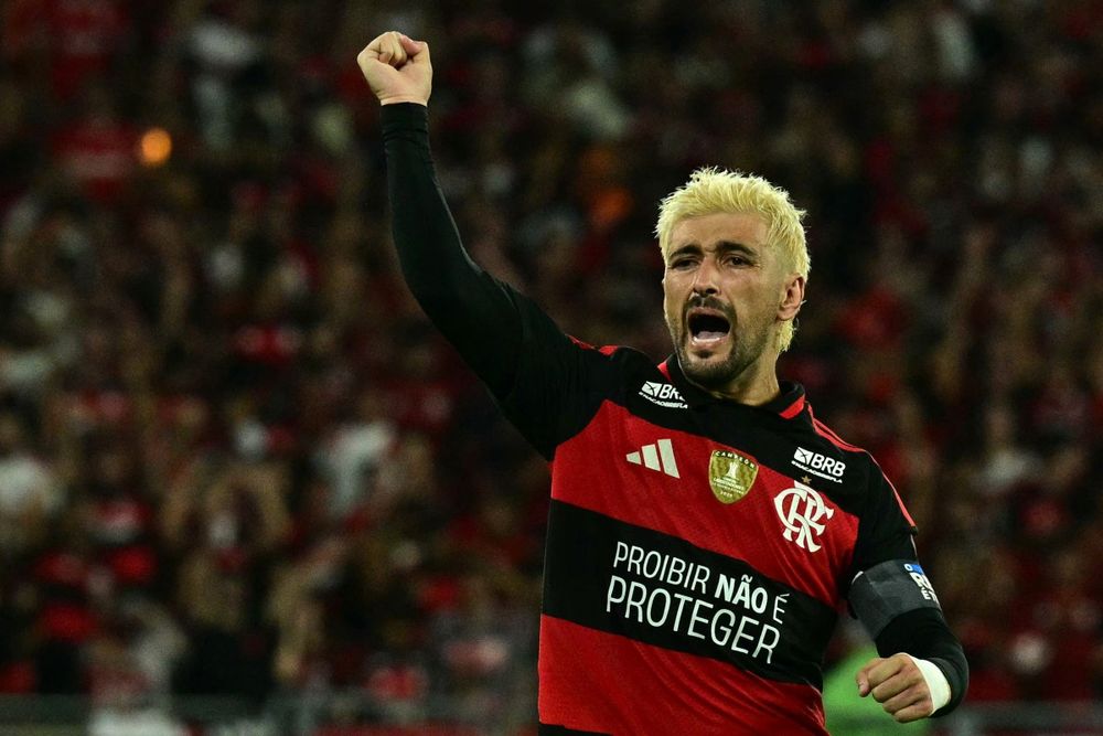 De Arrascaeta celebra su penal anotado a Muslera