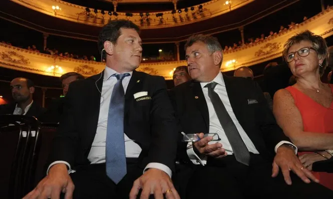 El presidente de la Conmebol, Alejandro Domínguez, y Wilmar Valdez