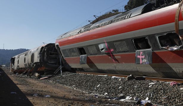 Tragedia ferroviaria en Adamuz: los muertos ya son 43 y recuperan cadáveres atrapados en el tren Alvia