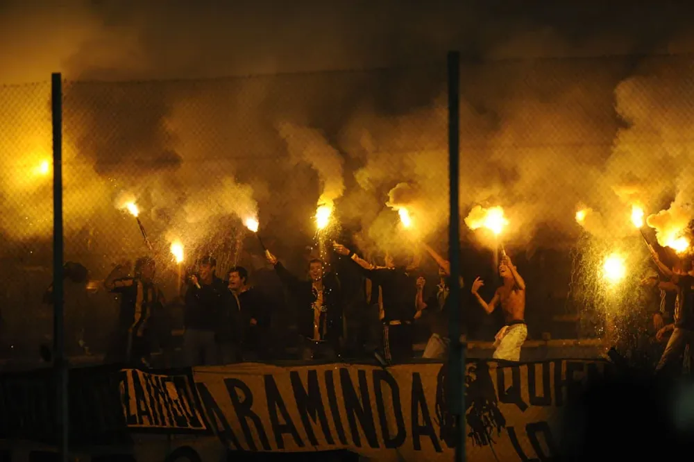 HInchas aurinegros en el Centenario