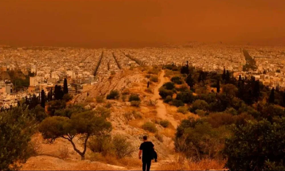 Atenas teñida de naranja