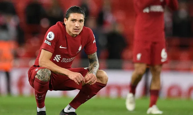 Darwin sigue sin conseguir goles ni buen nivel en Liverpool