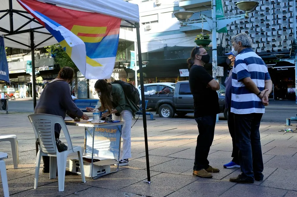 Rafael Michelini estuvo unos 30 minutos la tarde de este viernes en la Plaza del Entrevero
