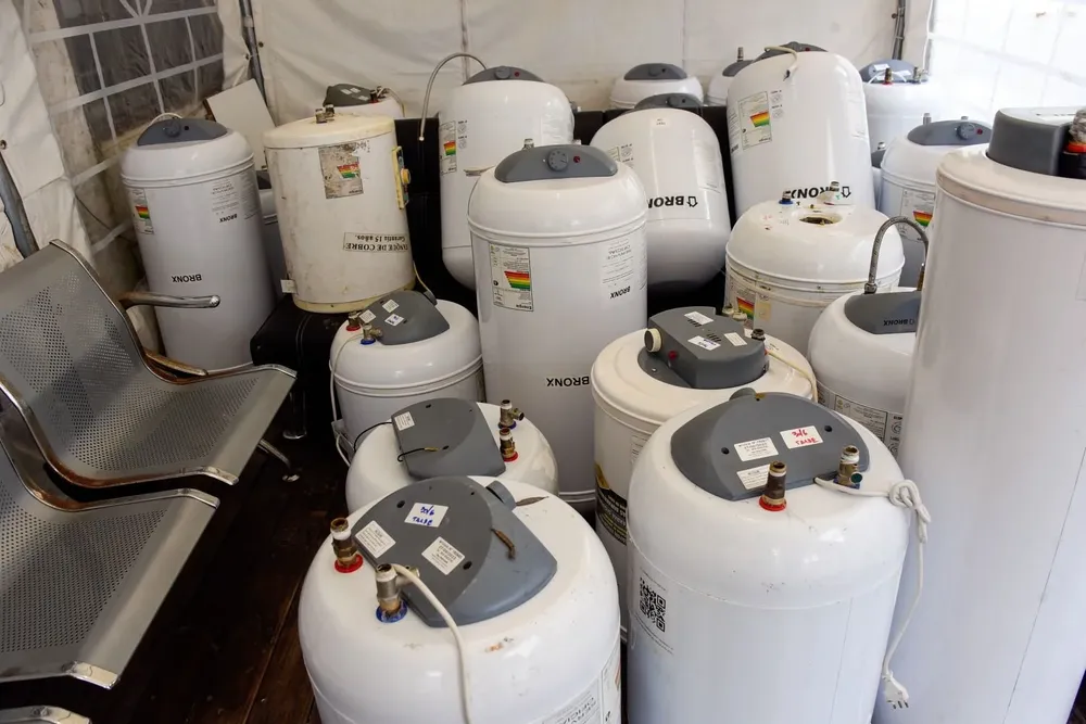 Calefones para ser reparados en un service