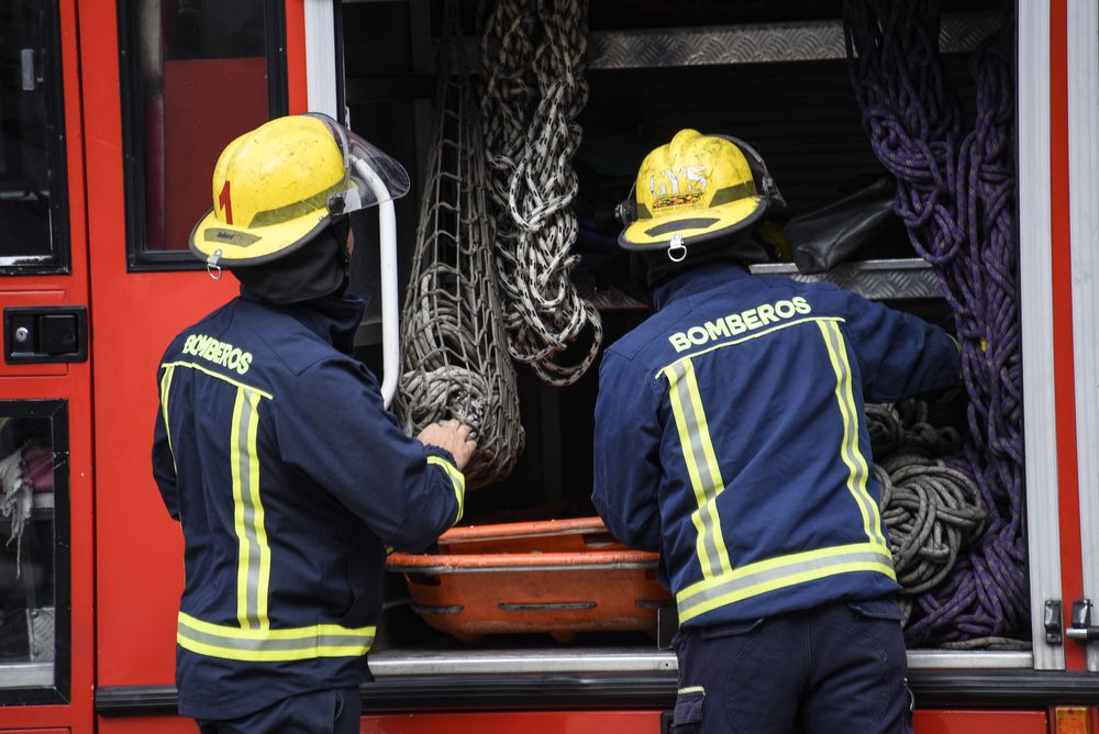 20240410 Bomberos, camión de bomberos