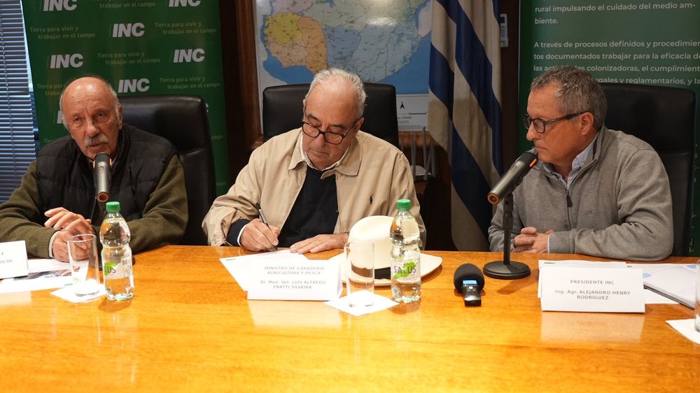 Colonización y un llamado esperado: hicieron el anuncio De Izaguirre, Fratti y Henry. 
