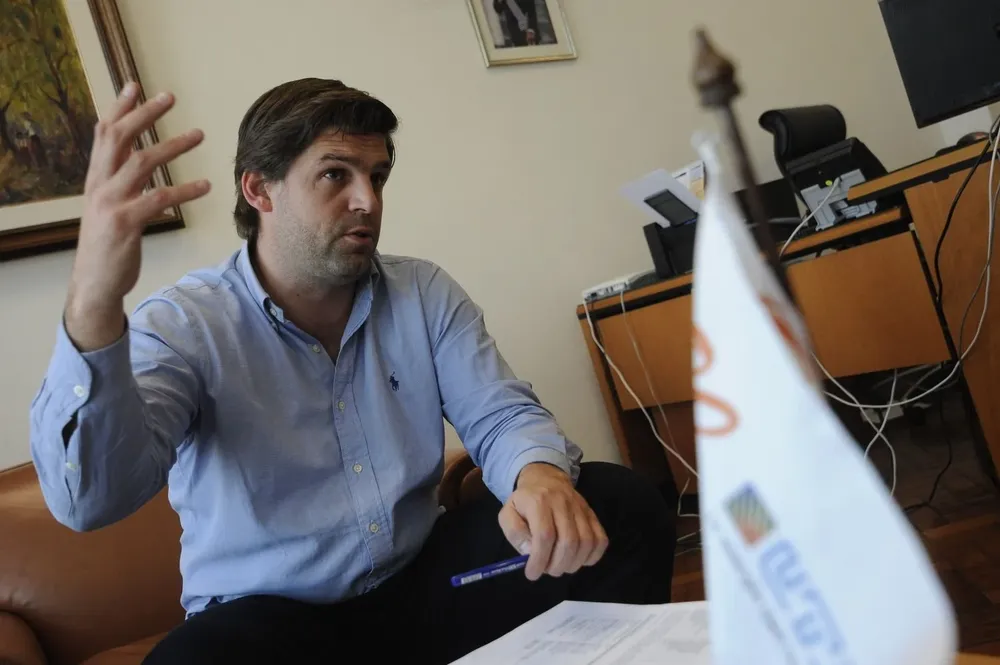 El director anunció un plan solar para llegar al 100% de electrificación del país.