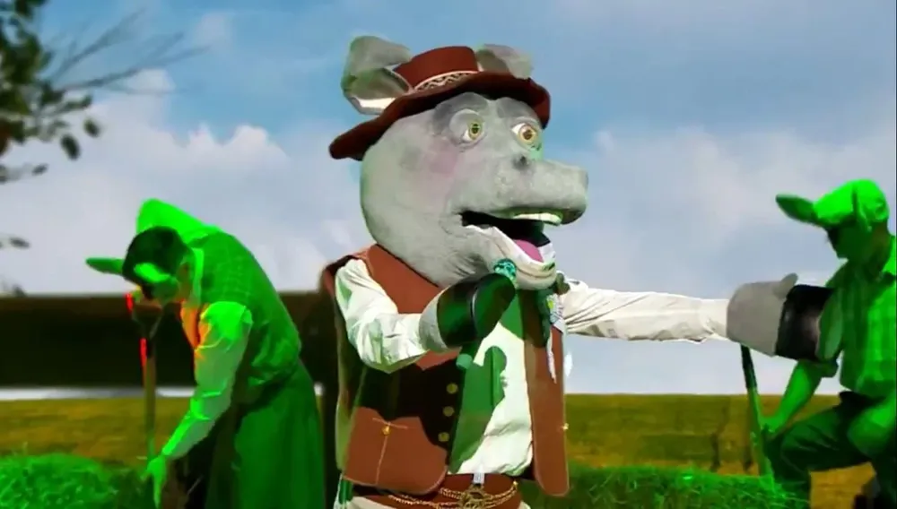 La máscara reveló a otro de sus participantes