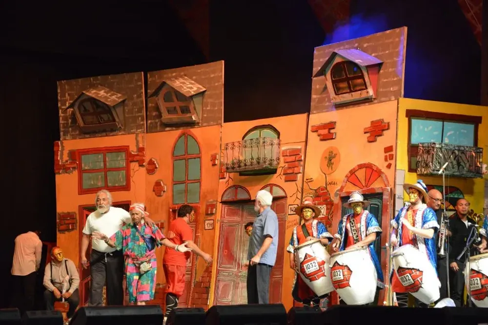 Un sector de la escenografía expuesta por Integración en el concurso del Teatro de Verano.