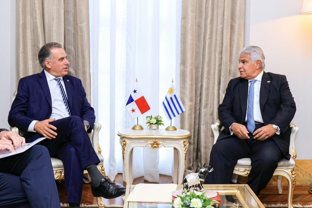 Yamandú Orsi y José Raúl Mulino