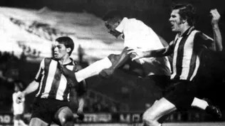 Uno de los tantos duelos de Pablo Forlán contra Pelé que se dieron durante 13 años, tanto en Peñarol como en Sao Paulo, ante Santos