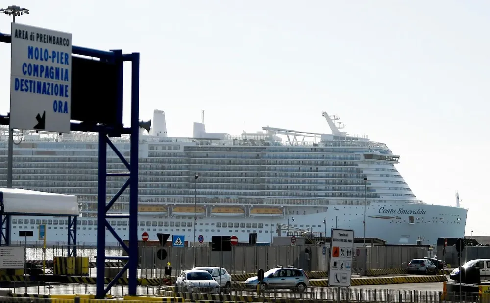 Un crucero con 7.000 pasajeros fue impedido de llegar a Roma por sospechas de coronavirus