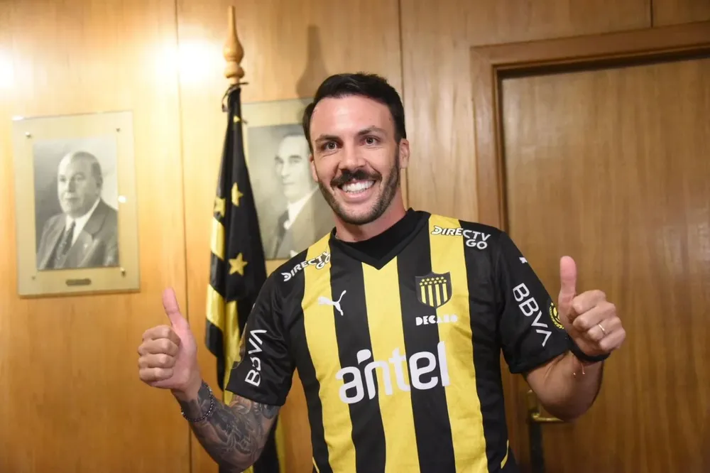 Sebastián Rodríguez fue presentado este lunes como nuevo jugador de Peñarol
